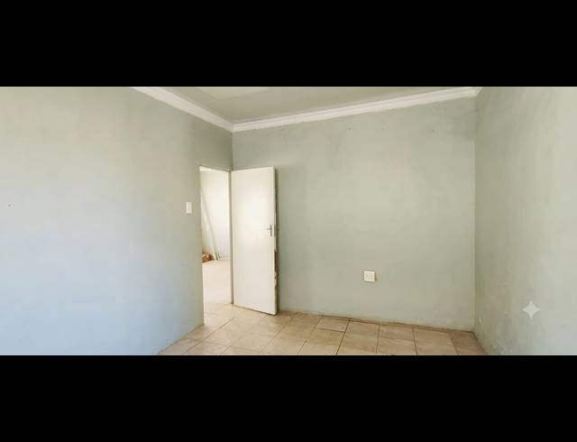 4 BEDROOM HOUSE FOR SALE IN SEBOKENG ZONE 11